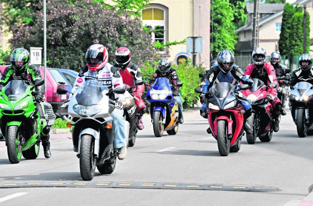 Każdy motocyklista może wziąć udział w mikołajowych paradach. Musi jednak przyjechać w czerwonym przebraniu