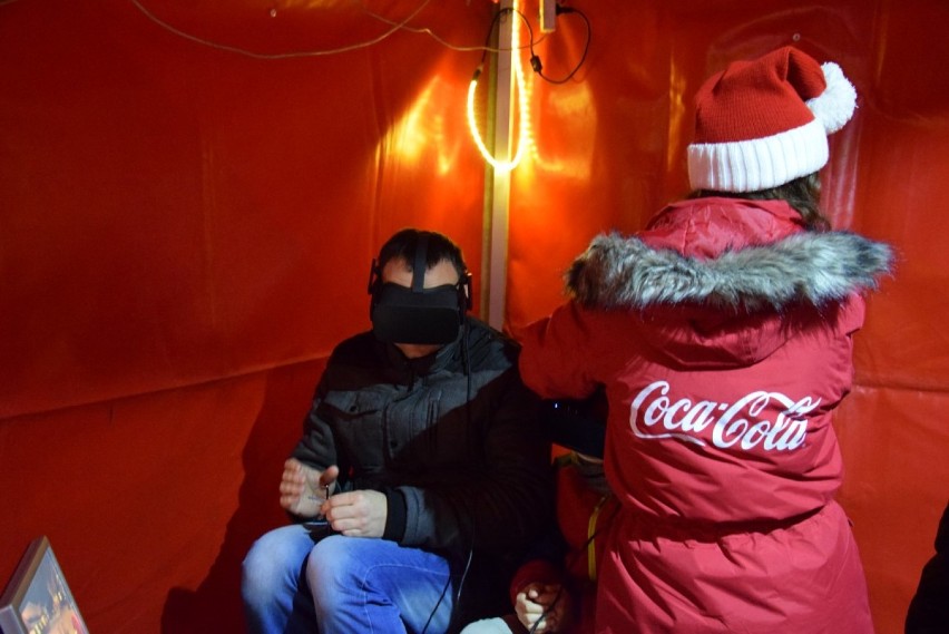 Starogard Gd. Tłum fanów przywiał świąteczną ciężarówkę Coca-Coli 