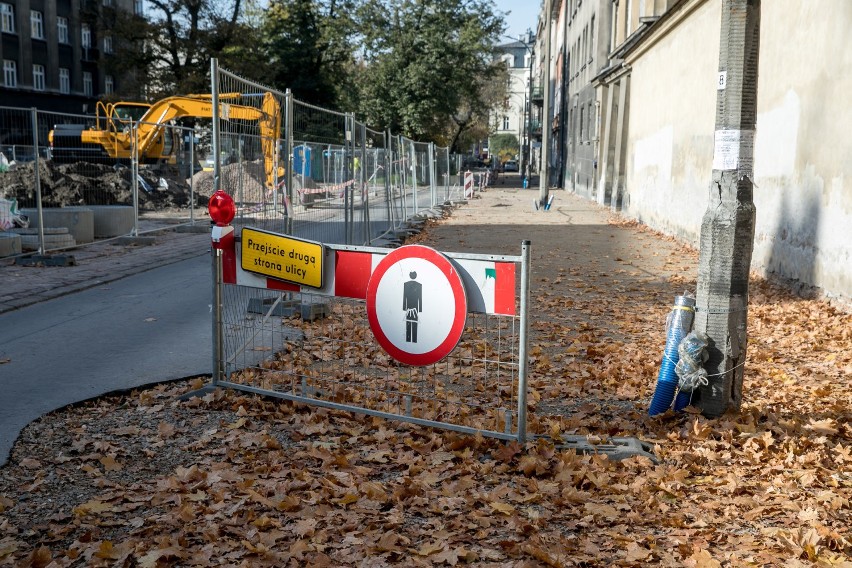 Kraków. Problemy na placu Biskupim. Miasto może wypowiedzieć wykonawcy umowę   