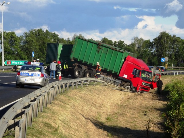 Wypadek w Miąskowie: Zderzyły się cztery samochody i ciężarówka