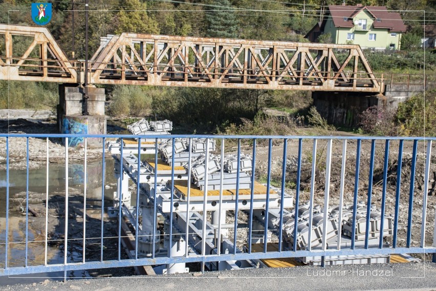 Nowy Sącz. Trwa budowa mostu na ul. Kamiennej. Kiedy planowane otwarcie przeprawy na rzece Kamienicy [ZDJĘCIA]