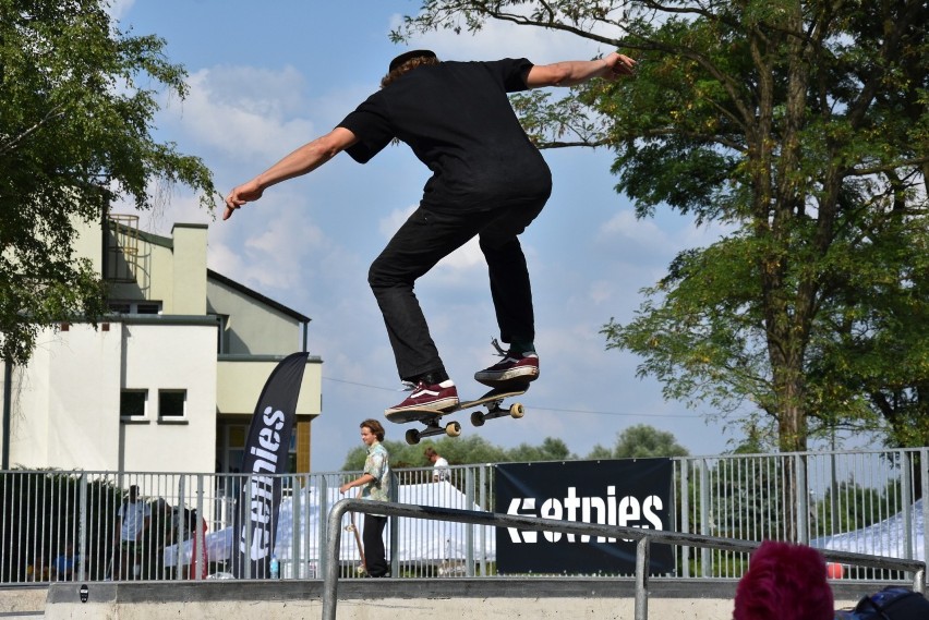 Najlepsi skaterzy rywalizowali w Chrzanowie. III Przystanek Deskorolkowego Pucharu Polski. ZDJĘCIA z imprezy