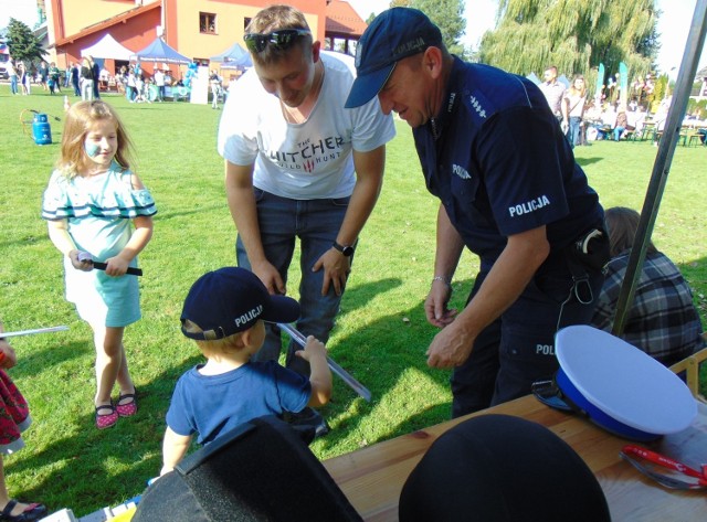Prawie 26 tys. zł dla dwuletniego Janka Leśniaka, zebrano podczas pikniku charytatywnego w Palczowicach. Swoją cegiełkę dołożyli policjanci.