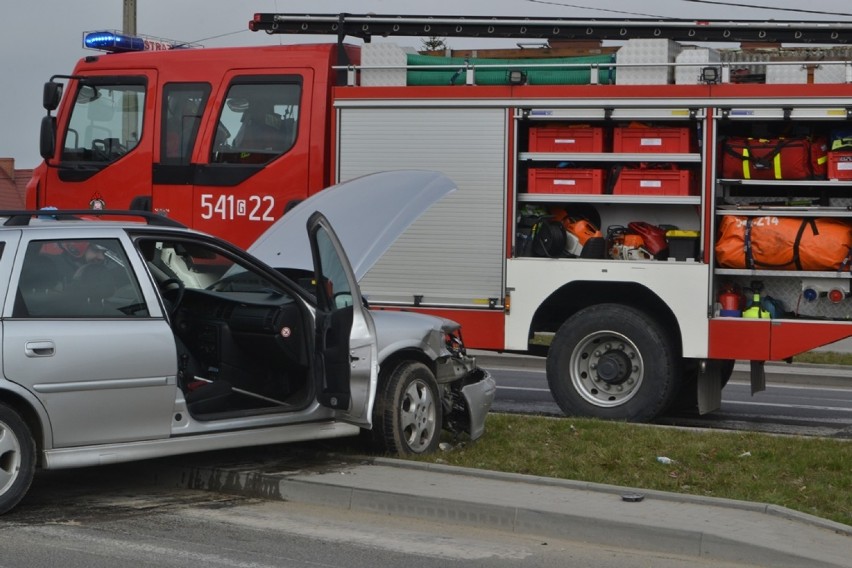 Tczew: wypadek na ul. Jagiellońskiej. Jedna osoba ranna [ZOBACZ ZDJĘCIA]