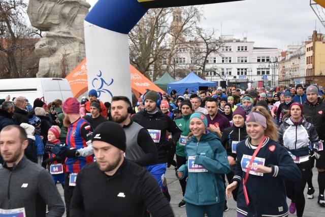 W Opolu w ramach WOŚP po raz dwunastu odbył się bieg "Policz się z cukrzycą". Wzięli w nim udział nie tylko biegacze, ale także chodziarze i pasjonaci nordic walking.