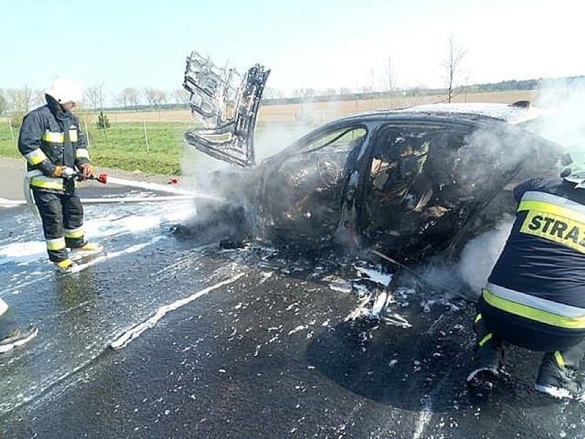 MIĘDZYRZECZ. Pożar BMW na S3. Samochód spłonął doszczętnie [ZDJĘCIA]