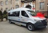 Niepełnosprawni uczniowie z gminy Miastko będą jeździć nowym mercedesem. Kosztował 200 tys. zł