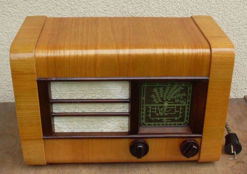Odbiornik radiowy "Pionier" z poł. lat 50-tych