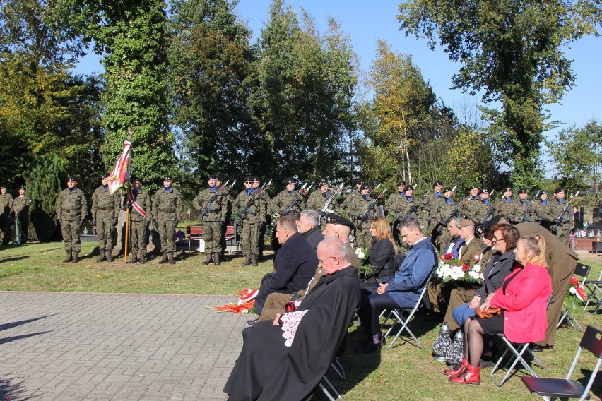 Żołnierze z 11.batalionu dowodzenia podczas uroczystości w...