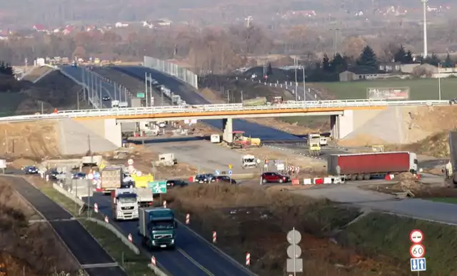 Nowy wiadukt nad budowaną drogą ekspresową S3 w Legnicy
