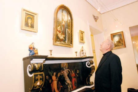 Podczas oglądania eksponatów muzeum zwiedzający mogą liczyć na ciekawy komentarz księdza dyrektora Jerzego Spychały.