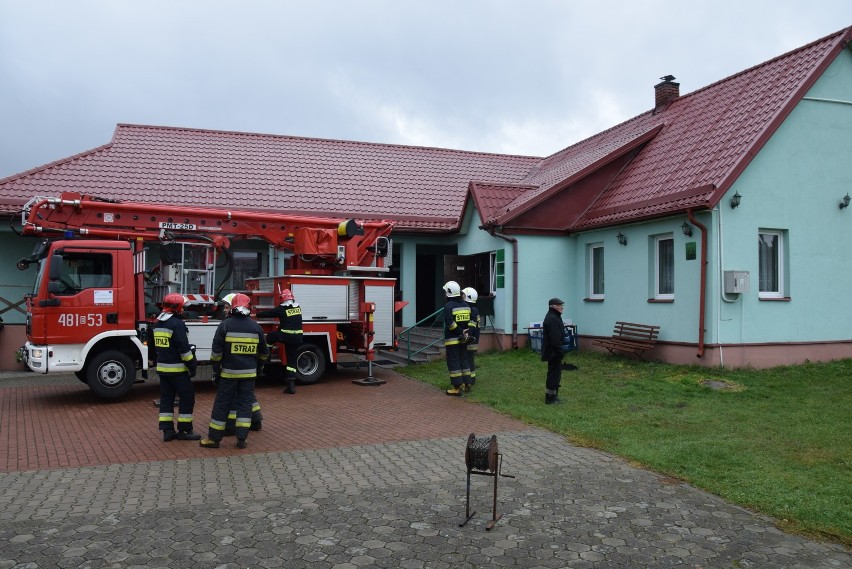 W Domu Pielgrzyma w Bohonikach buchnął ogień. Zapaliła się sadza (zdjęcia)