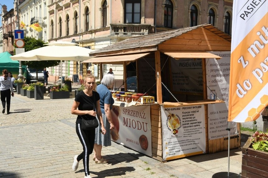 Święto Kielc 2022. Na ulicy Sienkiewicza trwa już jarmark. Każdego dnia przybywa straganów. Zobacz zdjęcia