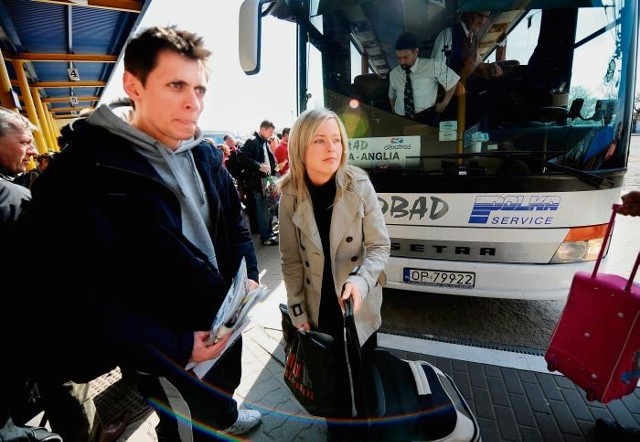 Monika Hanczke i Marcin Golembka mieli lecieć do Bristolu, we wtorek udali się na wyspy autokarem