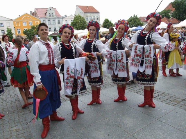 Jarmark Jaszczurczy i Lato Dialogu kultur po raz kolejny zorganizowano w Chełmnie pod patronatem "Gazety Pomorskiej". Impreza przyciągnęła miłośników folkloru, swojskiego jadła i wyrobów rękodzielniczych. Dwa dni trwały prezentacje podczas kiermaszu oraz występy artystów na scenie. 


Flash INFO, odcinek 20 - najważniejsze informacje z Kujaw i Pomorza.

