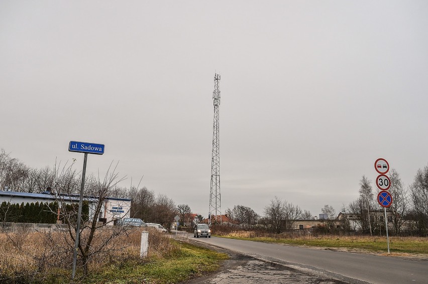 Leszno. Wieża komórkowa na Gronowie. Mieszkańcy są oburzeni i zapowiadają walkę [ZDJĘCIA]