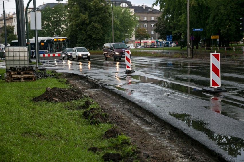 Kraków. Rozpoczęło się łatanie alei Juliusza Słowackiego