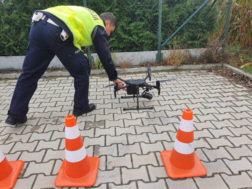 Policjanci używali drona. Wykryto 28 wykroczeń drogowych [ZDJĘCIA]