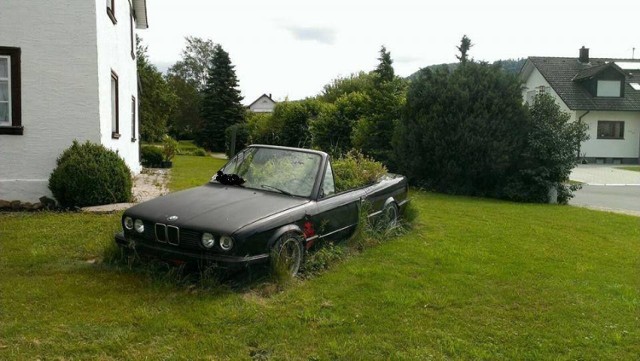 Nie każda makijażystka sprawi, że kobieta będzie wyglądać ładnie, ale i nie każdy mechanik potrafi ulepszyć samochód. Niektórzy domorośli majsterkowicze lubią przesadzić z dodatkami do swojego auta, a wtedy zdjęcia ich samochodów trafiają na Facebookowy profil Janusze Tunningu. Co tam można znaleźć? Zobaczcie sami. Kliknij w zdjęcie, żeby uruchomić galerię.