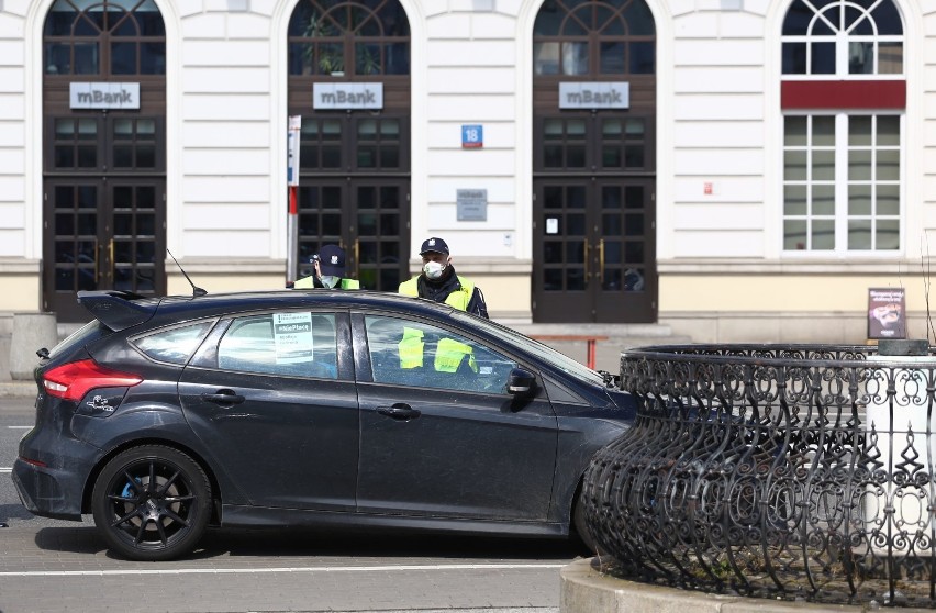 Strajk Przedsiębiorców w Warszawie. Właściciele firm z całej Polski protestują przeciw tarczy antykryzysowej 