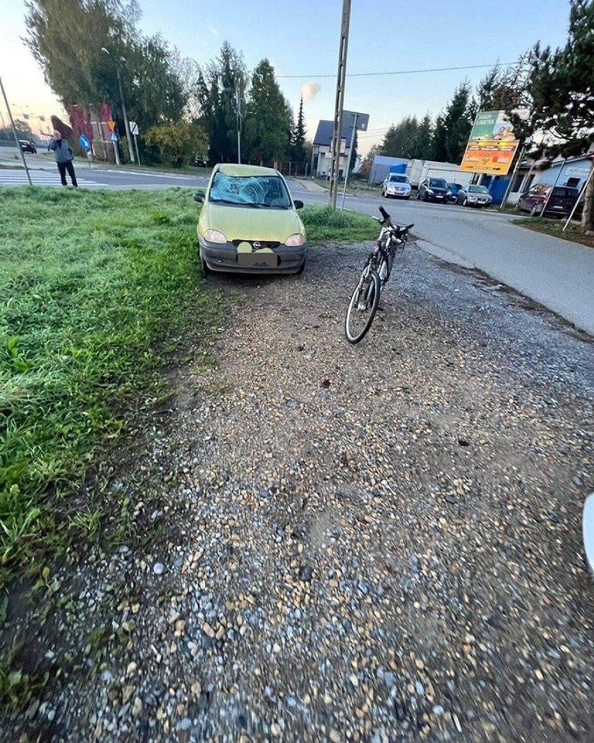 Kraków. Wypadek na Jasnogórskiej. Potrącenie rowerzysty przez samochód