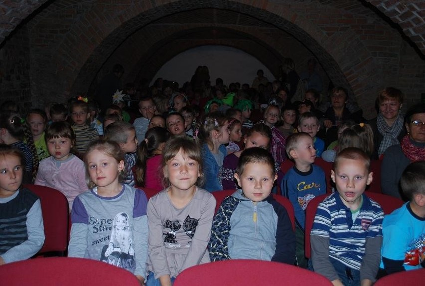 Leszno: Festiwal Teatrów Dziecięcych i Młodzieżowych w bibliotece [ZDJĘCIA]