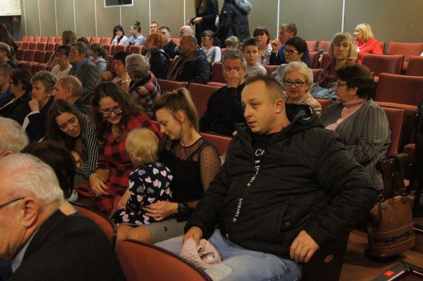 "Niepodległa" - widowisko Teatru Źródło w MDK w Radomsku