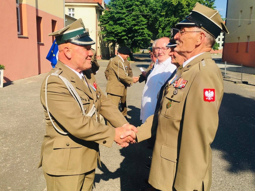 Pleszew. Jubileusz 40-lecia Związku Żołnierzy Wojska Polskiego z medalami i odznaczeniami 