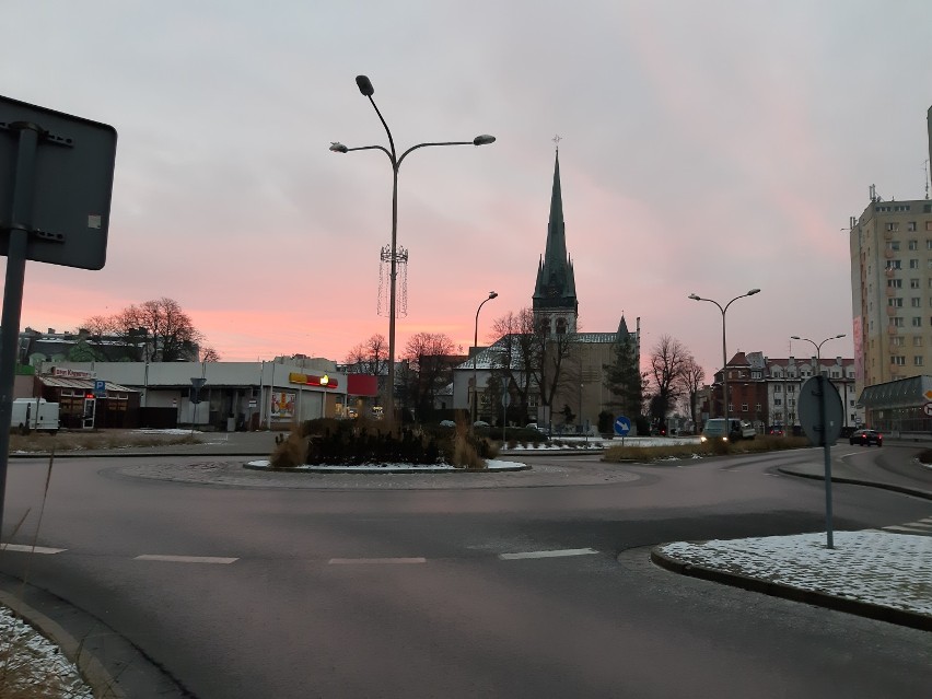 Duży kościół, to kościół pw. Chrystusa Króla, stojący w...