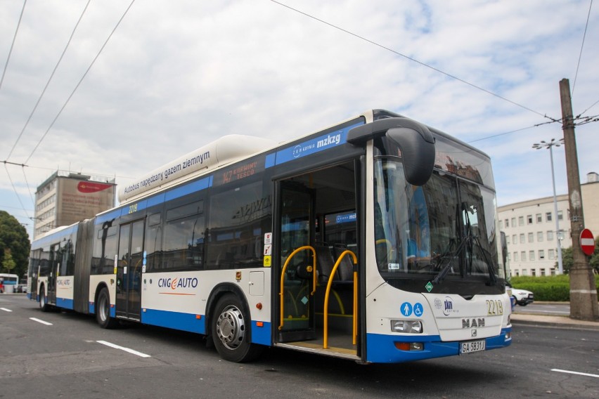 Kolejne środki ostrożności w autobusach i trolejbusach w Gdyni w obawie przed koronawirusem. Chronieni kierowcy i pasażerowie