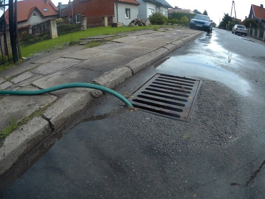 Nowy Dwór Gdański. Ulice zalane po porannej ulewie