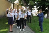 Orkiestra i kwiaty z okazji 101. rocznicy Bitwy Warszawskiej i Święta Wojska Polskiego w Brzezinach