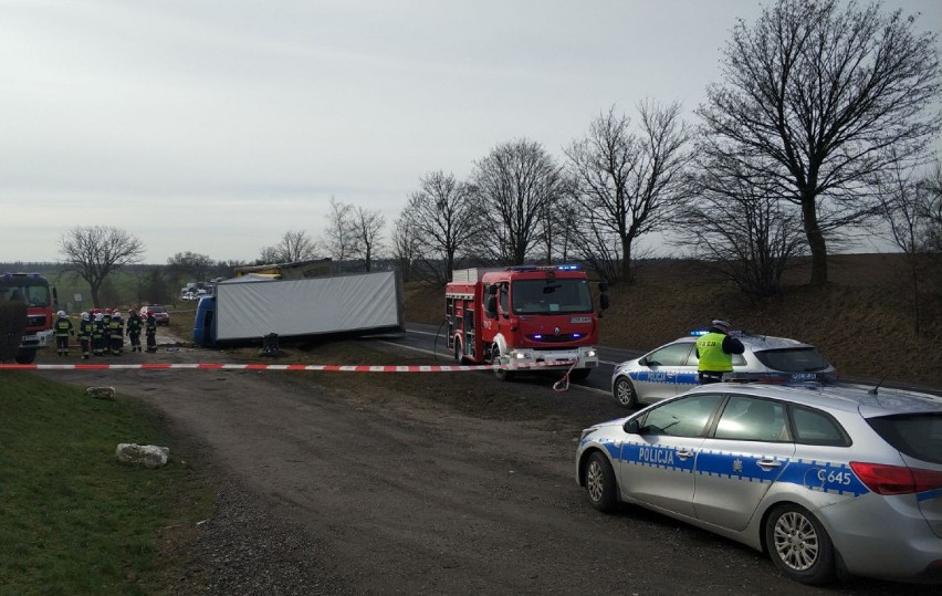 Groźny wypadek pod Brodnicą. Zderzenie dwóch samochodów ciężarowych [zdjęcia]