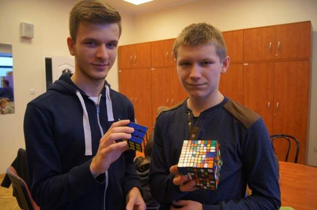 Łukasz i Gabriel, speedcuberzy z Radomska opowiadają o swojej pasji