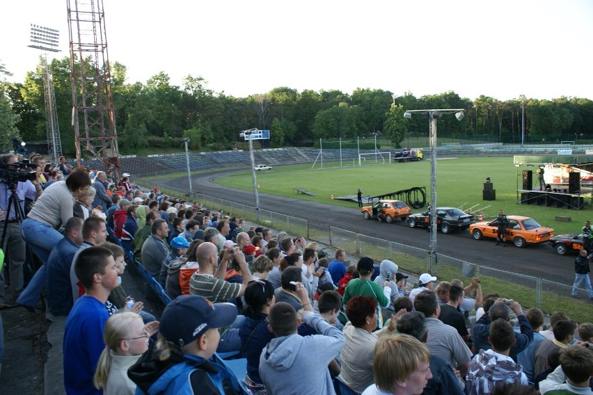 Pokaz motoryzacyjnego rodeo w Puławach przyciągnął tłumy widzów. Byliście? Poszukajcie się na zdjęciach