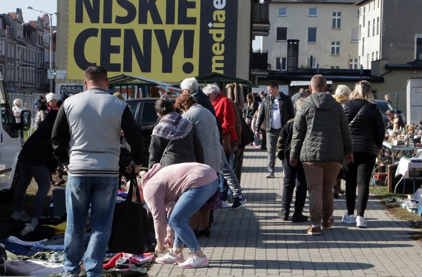 "Pchli Targ"  na targowisku miejskim na osiedlu Tarpno w...