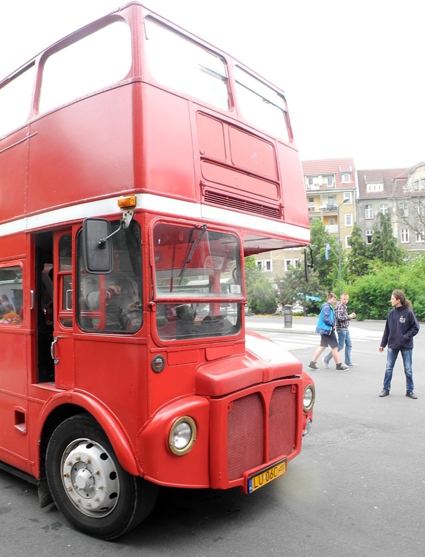 100 dodatkowych osób pojechało londyńskim autobusem po Stargardzie 