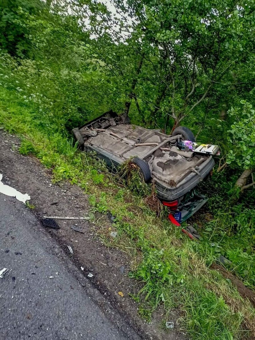 Zderzenie dwóch aut w gminie Błaszki. Sprawca był nietrzeźwy ZDJĘCIA