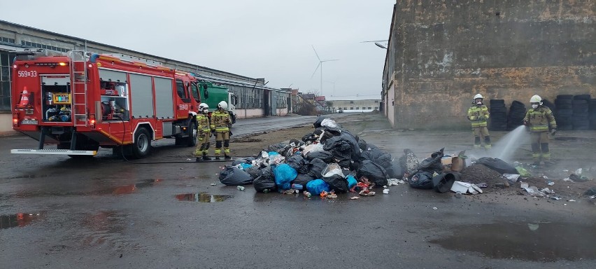 Pożar śmieci w Dobrzycy