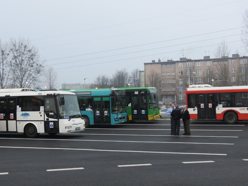 Pasażerowie w Piekarach odjeżdżają z nowego dworca autobusowego [ZDJĘCIA]
