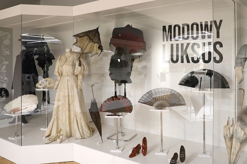 "Modowy luksus" - wystawa cieszyła się tak dużym zainteresowaniem, że została przedłużona aż do 28 sierpnia