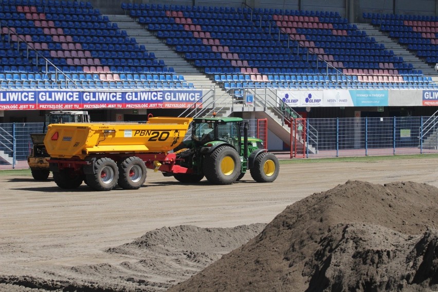 Na stadion Piasta Gliwice wjechał ciężki sprzęt. Obiekt...