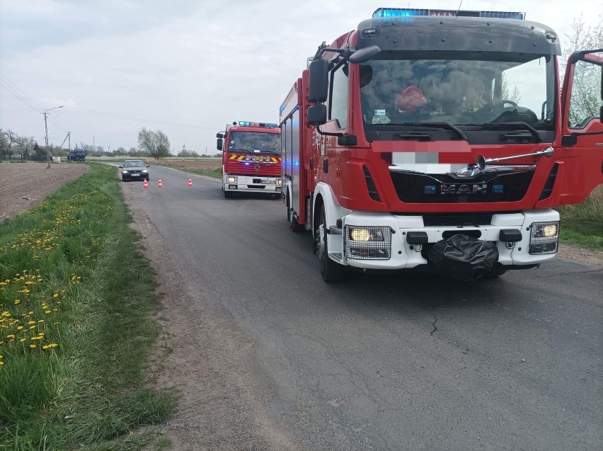 Wypadek na ulicy Jagiełły w Wieluniu. Kierowca seata uciekł w pola, miał 1,4 promila