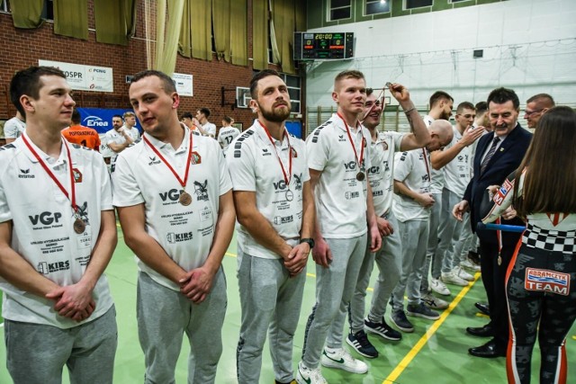 W Bydgoszczy odbył się finałowy turniej tegorocznego sezonu halowej Hokej Superligi. W decydującym meczu o złoto Grunwald Poznań pokonał Pomorzanina Toruń 3:0. Spotkanie o brąz zakończyło się sukcesem LKS-u Rogowo.