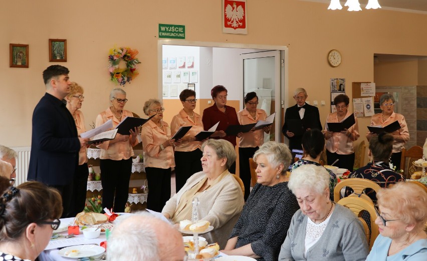 Wielkanocne śniadanie seniorów z Dziennego Domu Seniora w Wągrowcu 