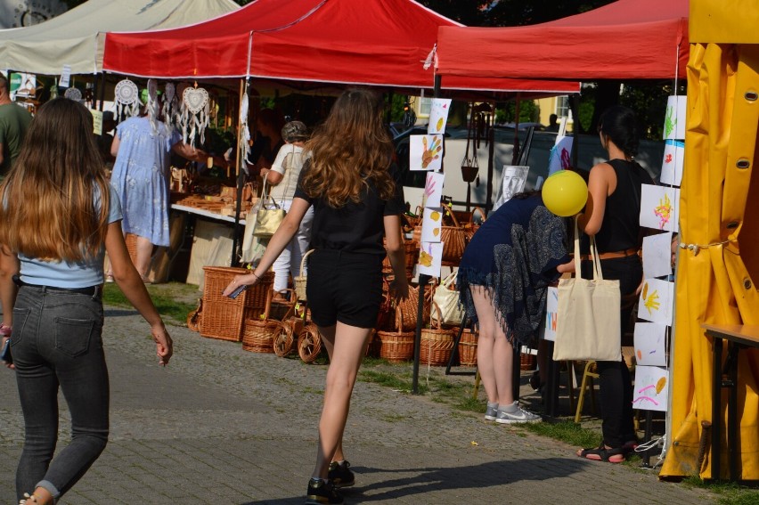 Pakosław. Festiwal Familijny Smaków i Rękodzieła Wielkopolski w przy pałacu Pakosławiu. Smacznie, zdrowo i rodzinnie