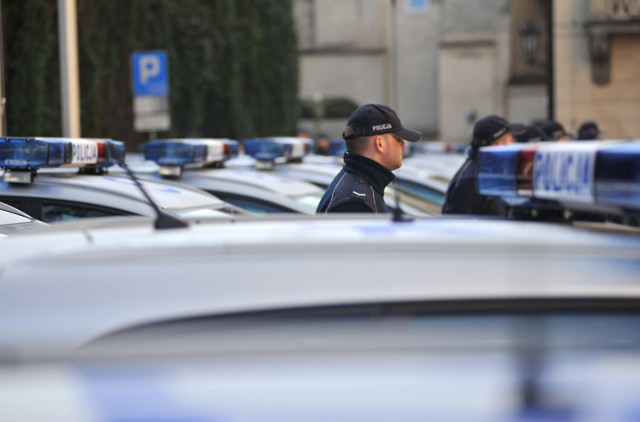 Funkcjonariusze Komendy Powiatowej Policji w Oleśnicy zatrzymali zatrzymali czterech kierujących, którzy kierowali pojazdem pomimo wydanego przez Sąd zakazu prowadzenia pojazdów.