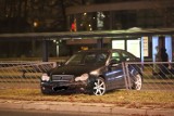 Zderzenie w centrum Kielc. Mercedes uderzył w barierki - zobacz zdjęcia
