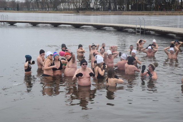 Niedzielne morsowanie na radomskich Borkach. Więcej na kolejnych slajdach.