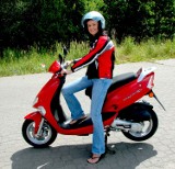 Bezpłatna nauka jazdy skuterem i motorowerem. W poniedziałek rusza Skuterowa Szkółka